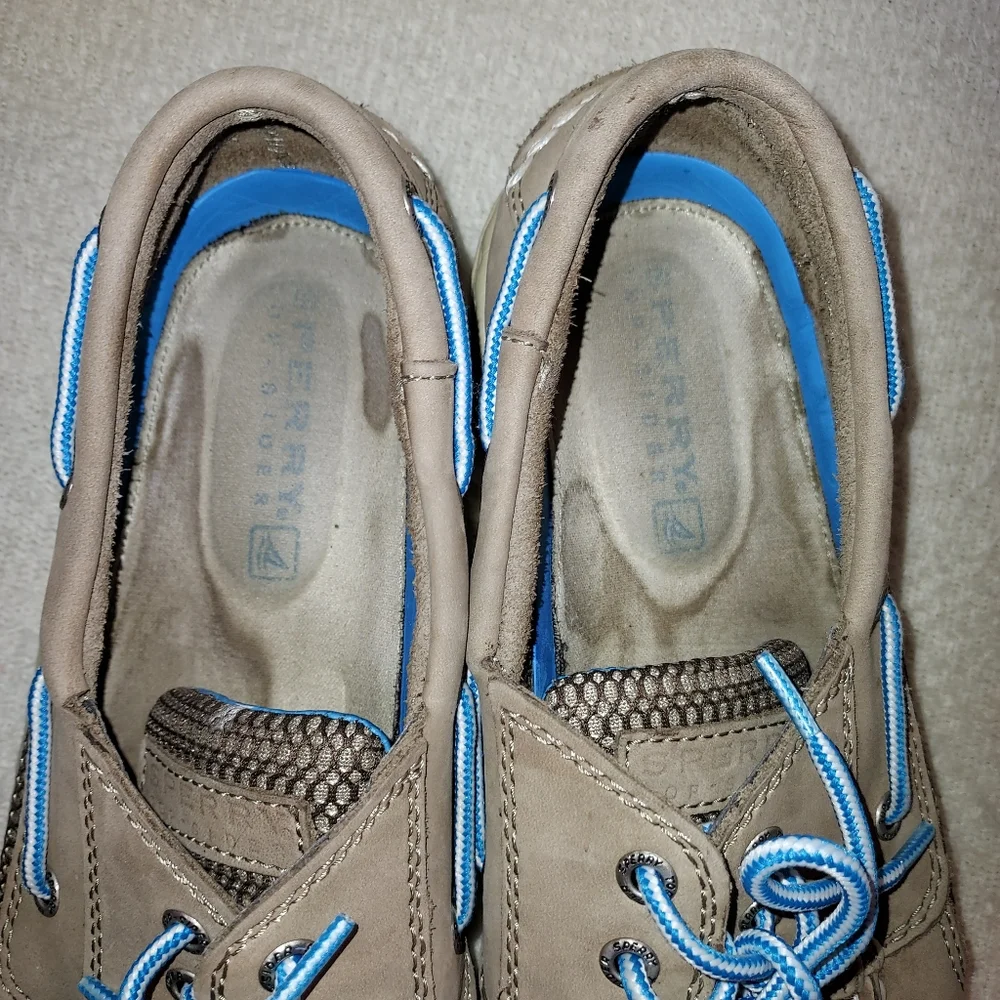 Sperry Topsider Tan Deck Shoe with Blue Laces size 10